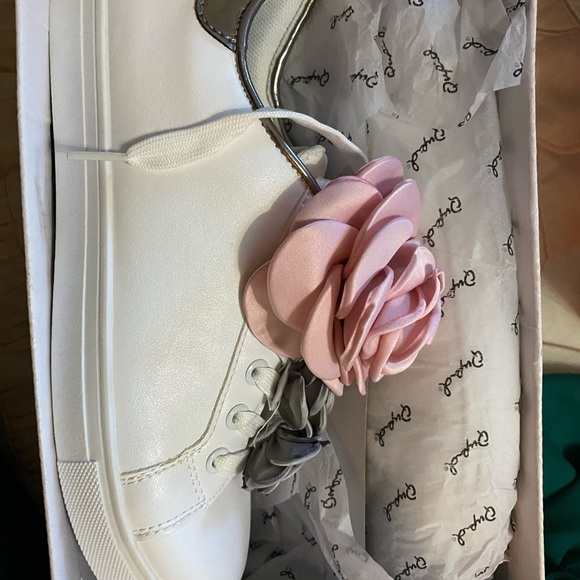 Brand New Sneakers - Picture 5 of 6